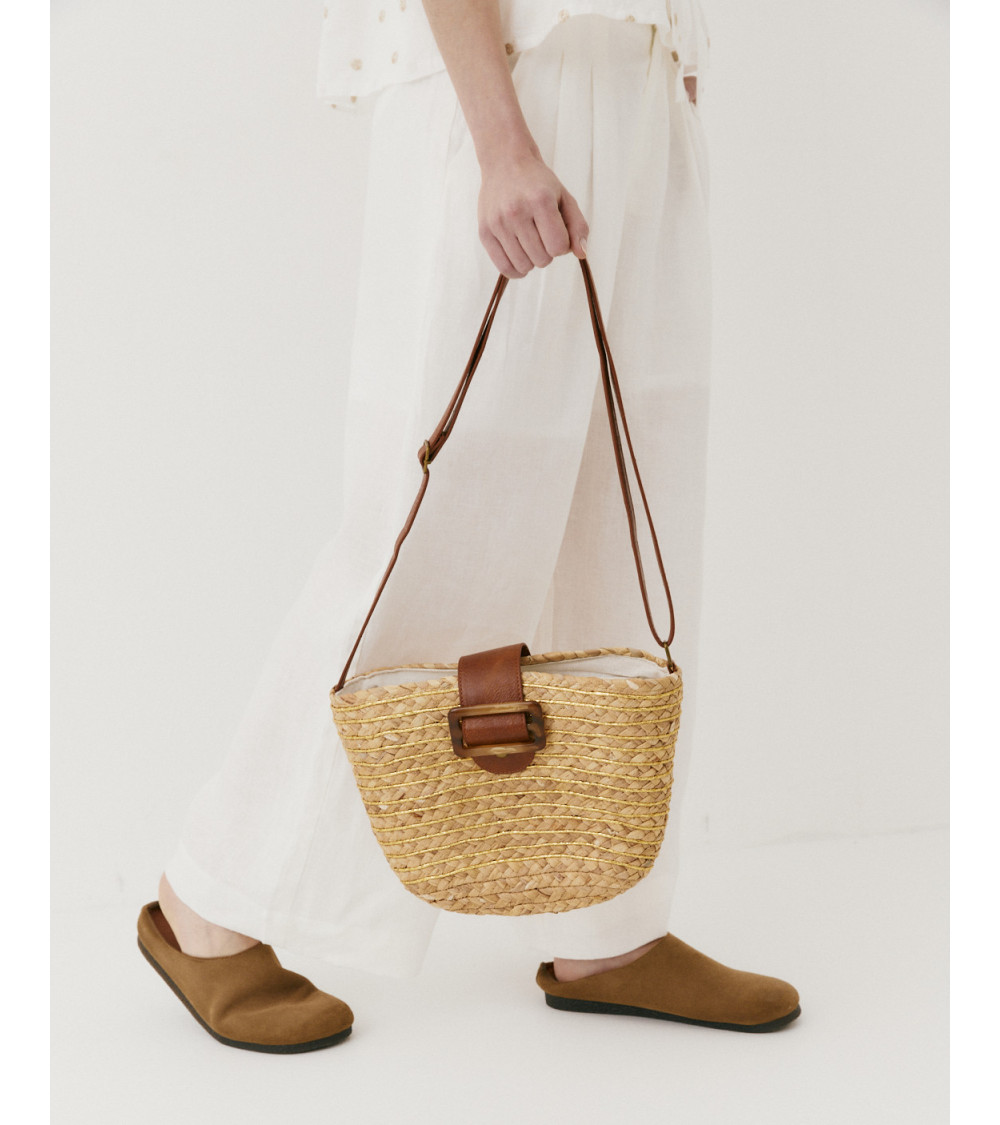 BOLSO RAFIA DETALLES DORADOS