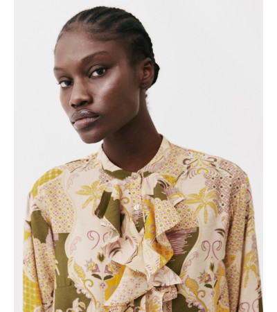 BLUSA FLORES VOLANTES