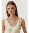 TOP CUELLO EN V SATINADO | MULAYA