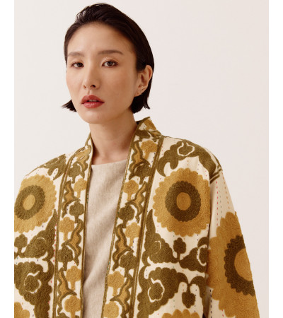 KIMONO CON APLIQUES BORDADOS | MULAYA