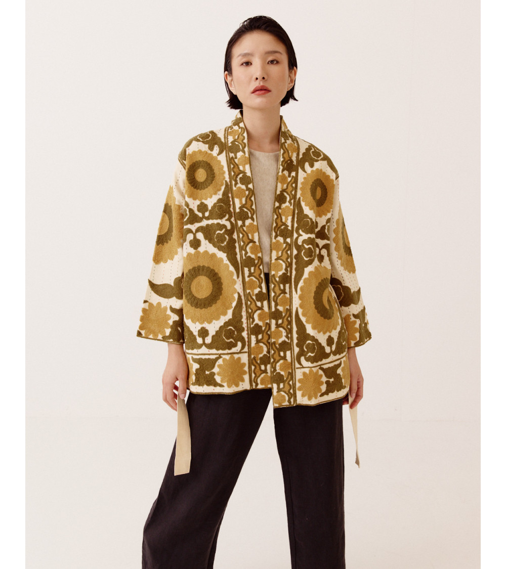 KIMONO CON APLIQUES BORDADOS | MULAYA