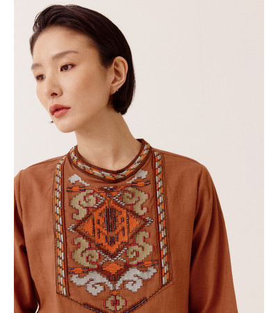 Blusa peplum bordado de manga 3/4 | MULAYA