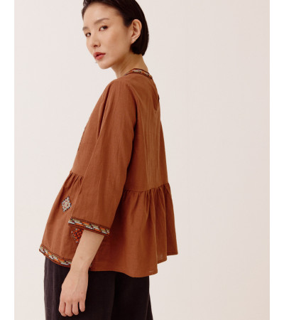 Blusa peplum bordado de manga 3/4 | MULAYA