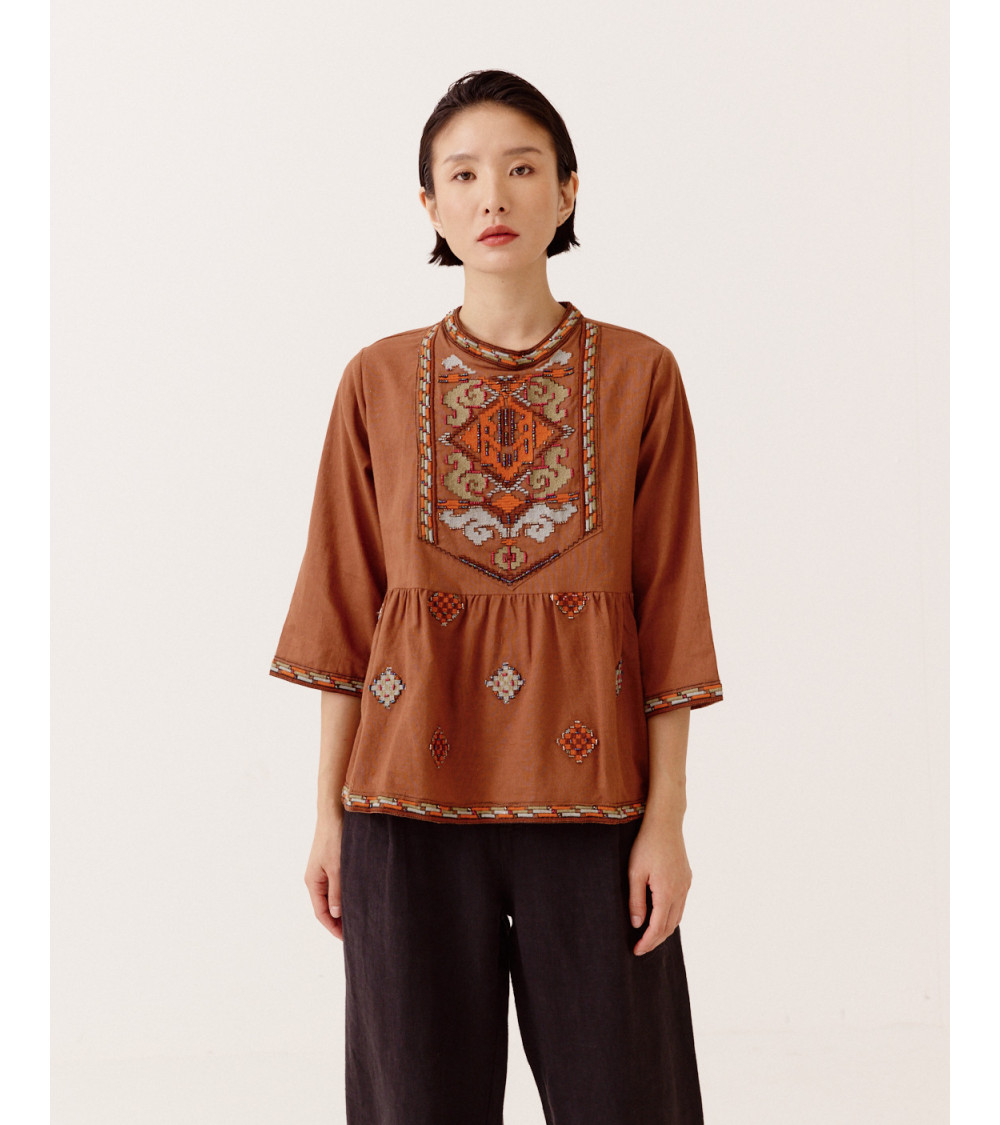 Blusa peplum bordado de manga 3/4 | MULAYA