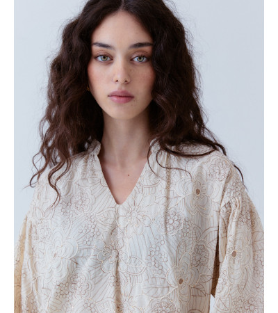 BLUSA BORDADO LENTEJUELAS | CUELLO PICO | MULAYA