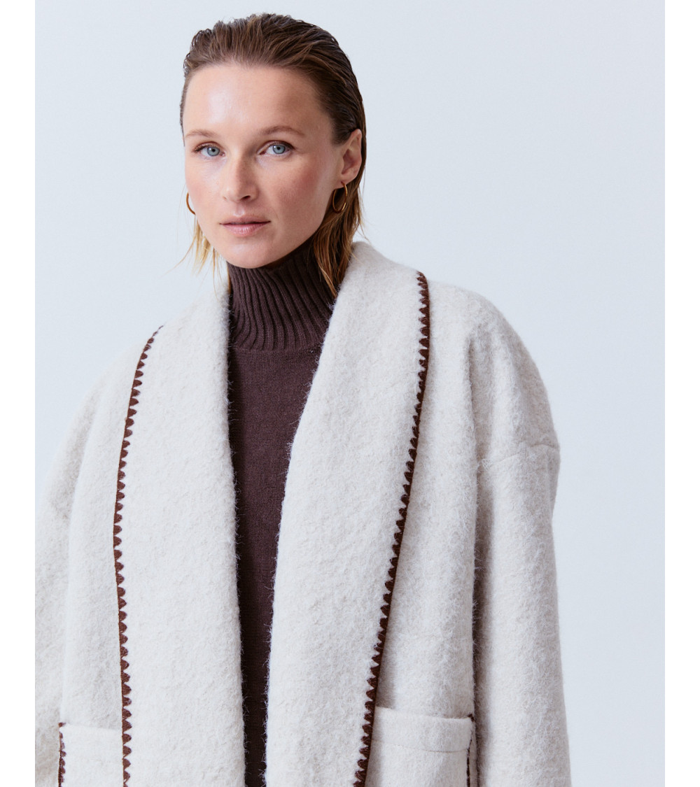 CHAQUETA CORTA SOLAPA DETALLE BOLSILLOS | MULAYA