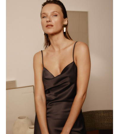 VESTIDO LARGO SATINADO ESCOTE CASCADA | MULAYA