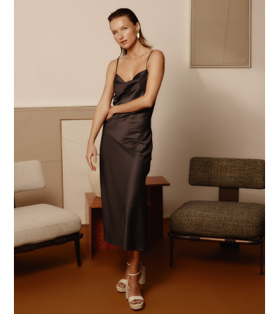 VESTIDO LARGO SATINADO ESCOTE CASCADA | MULAYA