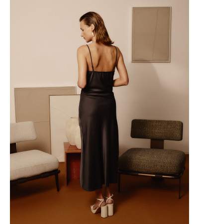 VESTIDO LARGO SATINADO ESCOTE CASCADA | MULAYA