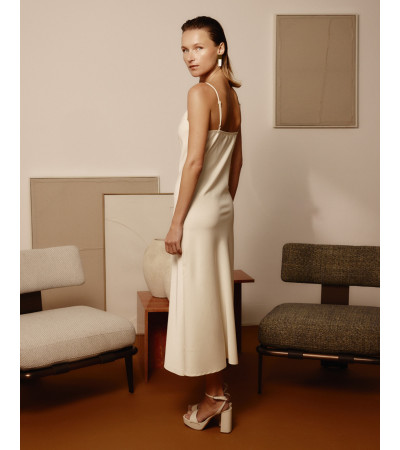 VESTIDO LARGO SATINADO ESCOTE CASCADA | MULAYA