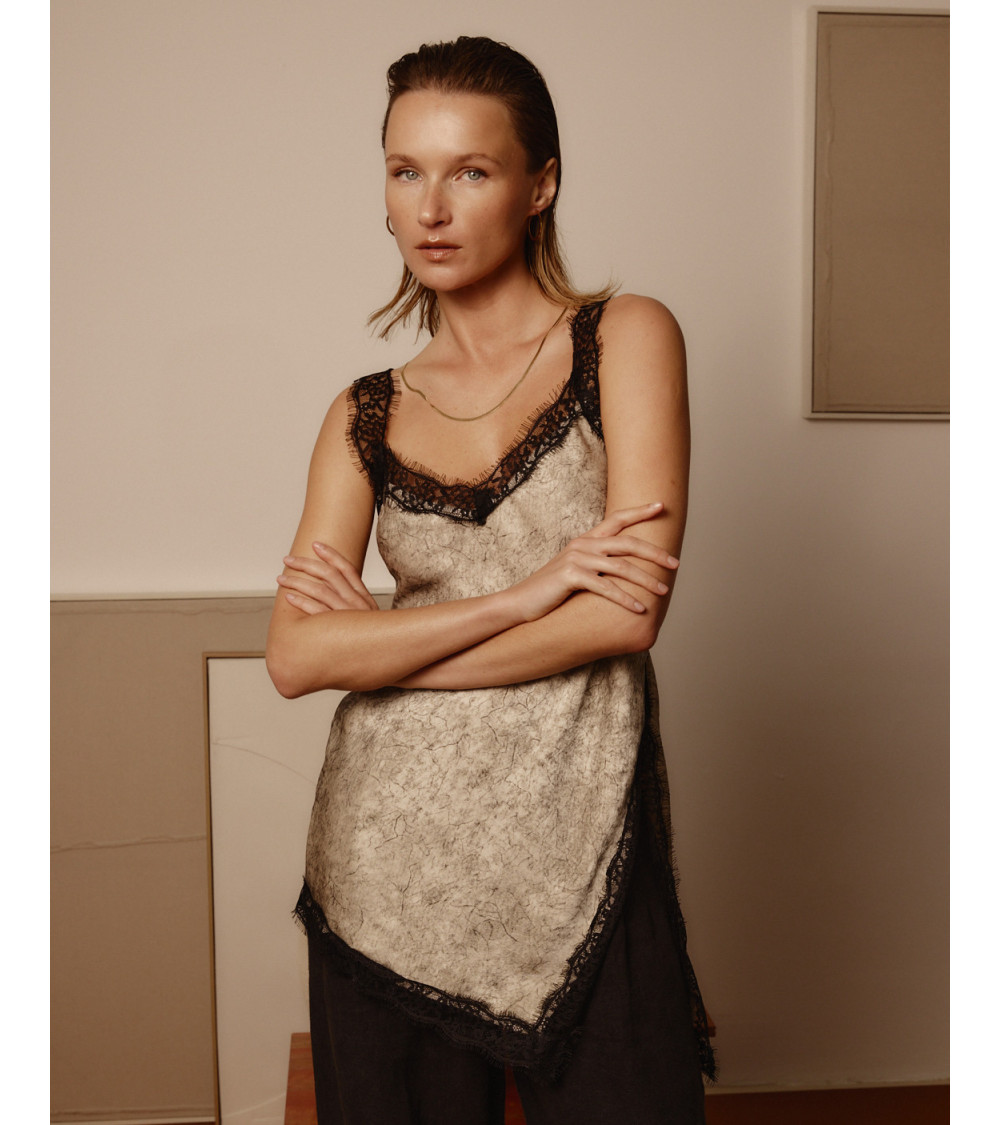 TOP LENCERO SATÍN ENCAJE ASIMÉTRICO | MULAYA