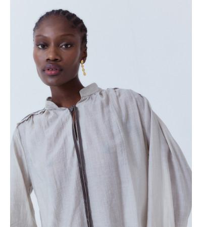 BLUSA CUELLO MAO ANTE Y ENCAJE LAZADA | MULAYA