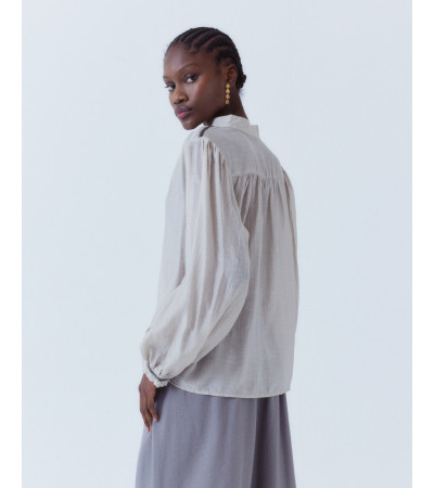 BLUSA CUELLO MAO ANTE Y ENCAJE LAZADA | MULAYA