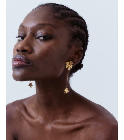 PENDIENTES LARGOS FLOR DORADA ACERO | MULAYA