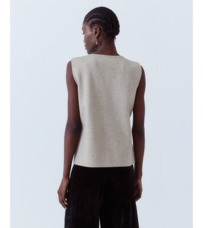 CHALECO PUNTO CUELLO V BOTONES DORADOS | MULAYA