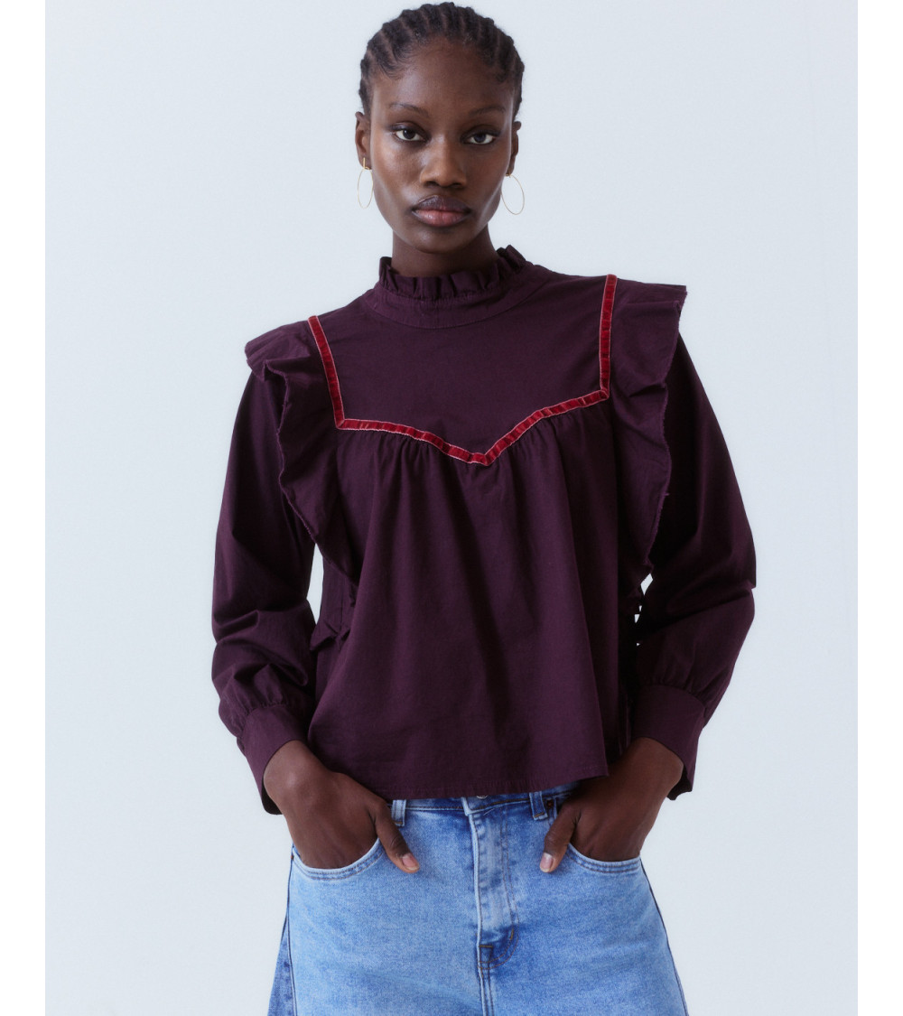 BLUSA ROMÁNTICA VOLANTES TERCIOPELO CUELLO ALTO | MULAYA