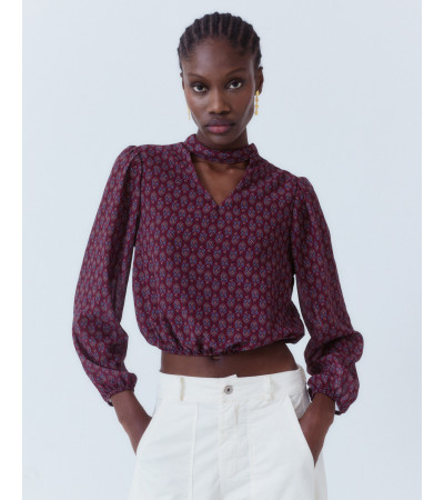 BLUSA CORTA ESTAMPADA CUELLO ALTO PICO | MULAYA