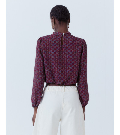 BLUSA CORTA ESTAMPADA CUELLO ALTO PICO | MULAYA