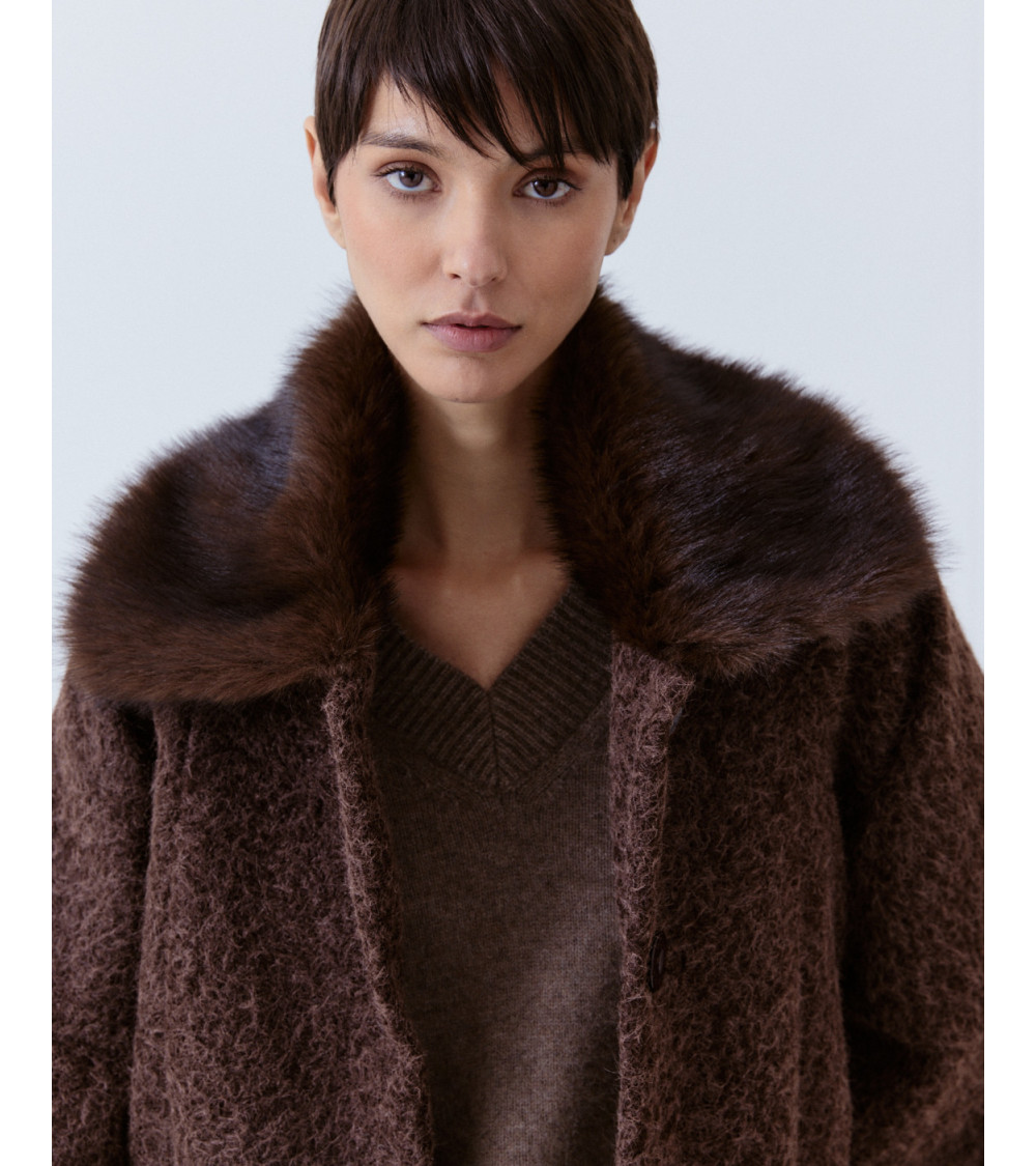 ABRIGO CORTO CUELLO PELO TEXTURA CÓMODA | MULAYA