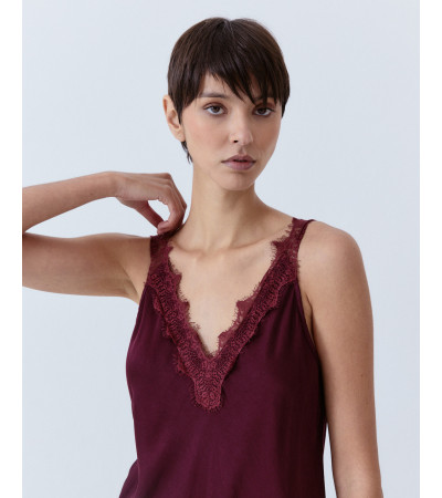 TOP LENCERO ENCAJE SEDA BAJO ASIMÉTRICO | MULAY