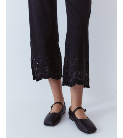 JEANS ANCHOS BAJO BORDADO CALADO | MULAYA