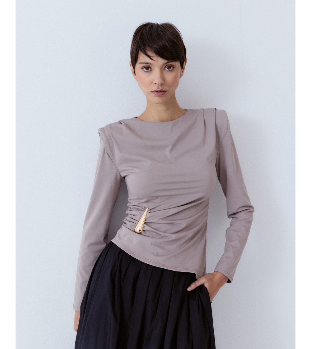 BLUSA MANGA LARGA CON APLIQUE DORADO | MULAYA