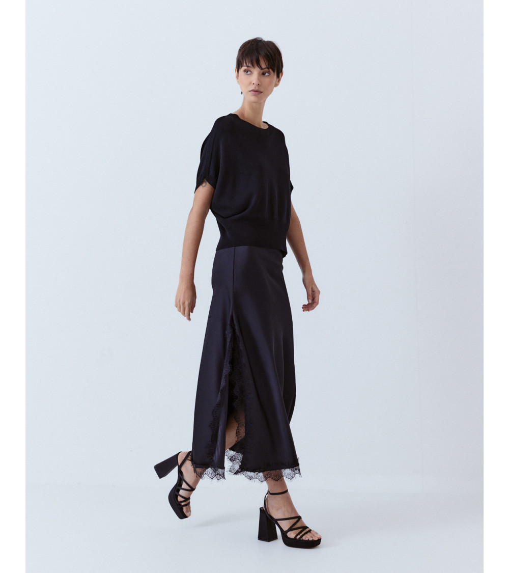 FALDA MIDI SATÉN ENCAJE CON ABERTURA | MULAYA