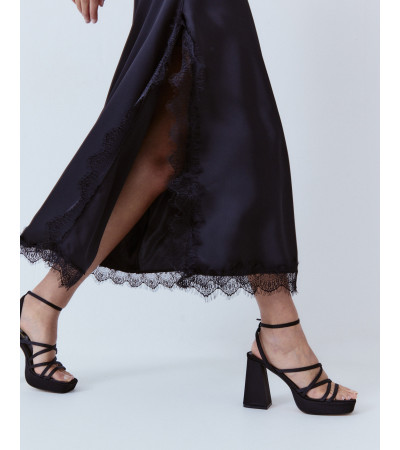 FALDA MIDI SATÉN ENCAJE CON ABERTURA | MULAYA