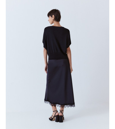 FALDA MIDI SATÉN ENCAJE CON ABERTURA | MULAYA