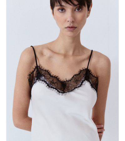 TOP LENCERO ASIMÉTRICO CON DETALLES DE ENCAJE | MULAYA