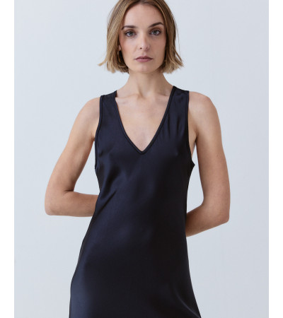 VESTIDO LARGO SATINADO CUELLO V | MULAYA