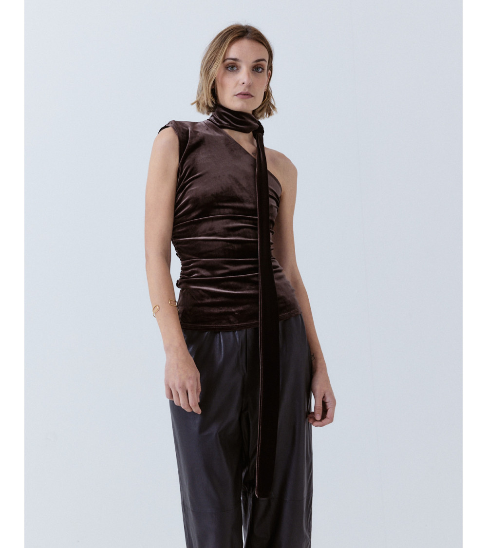 TOP ASIMÉTRICO TERCIOPELO CON LAZADA | MULAYA