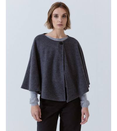 CAPA FLUIDA CON CIERRE DE BOTÓN | MULAYA