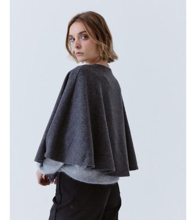 CAPA FLUIDA CON CIERRE DE BOTÓN | MULAYA