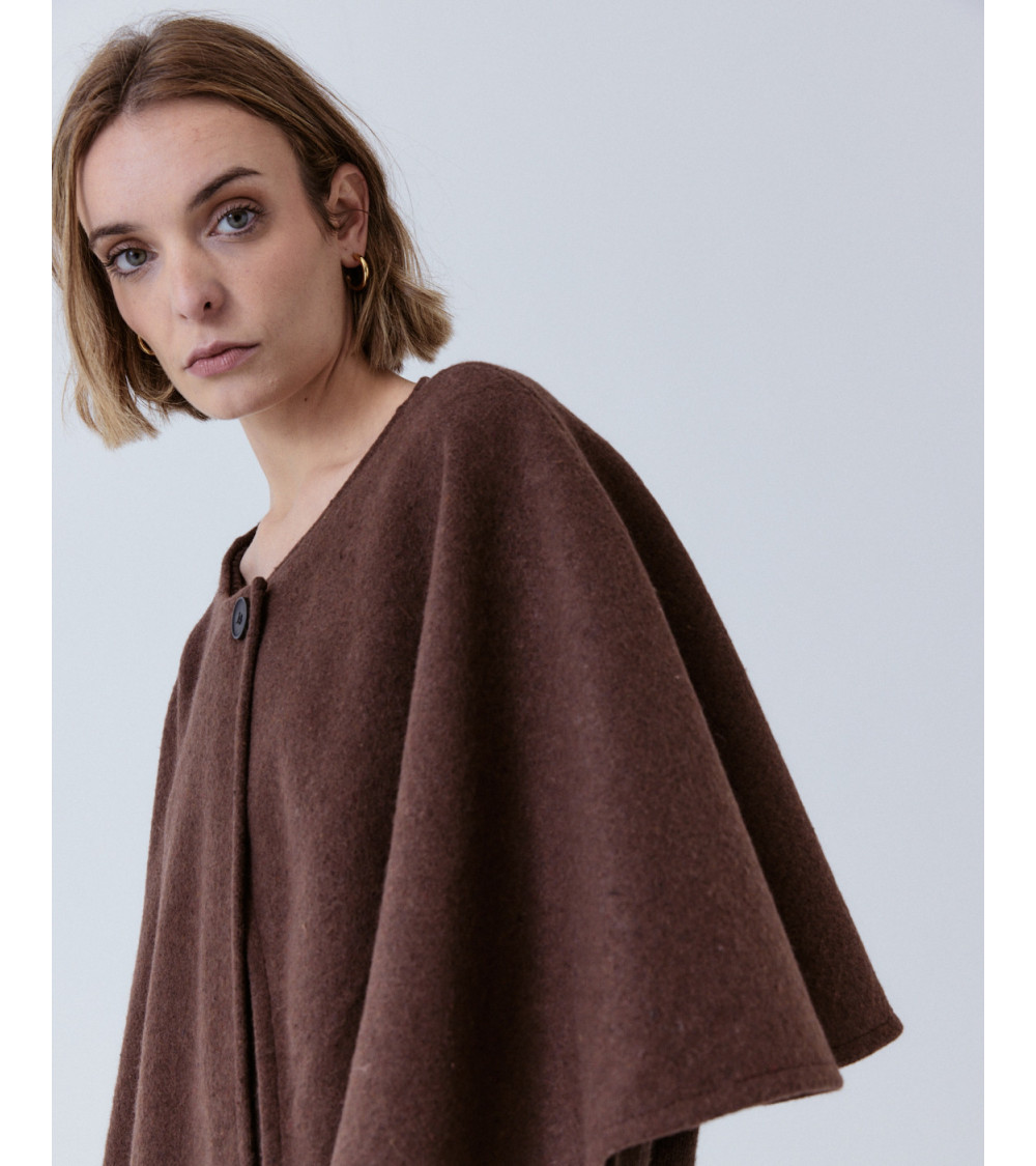 CAPA FLUIDA CON CIERRE DE BOTÓN | MULAYA