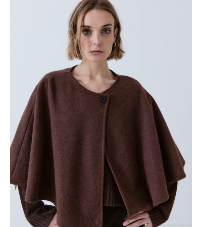 CAPA FLUIDA CON CIERRE DE BOTÓN | MULAYA