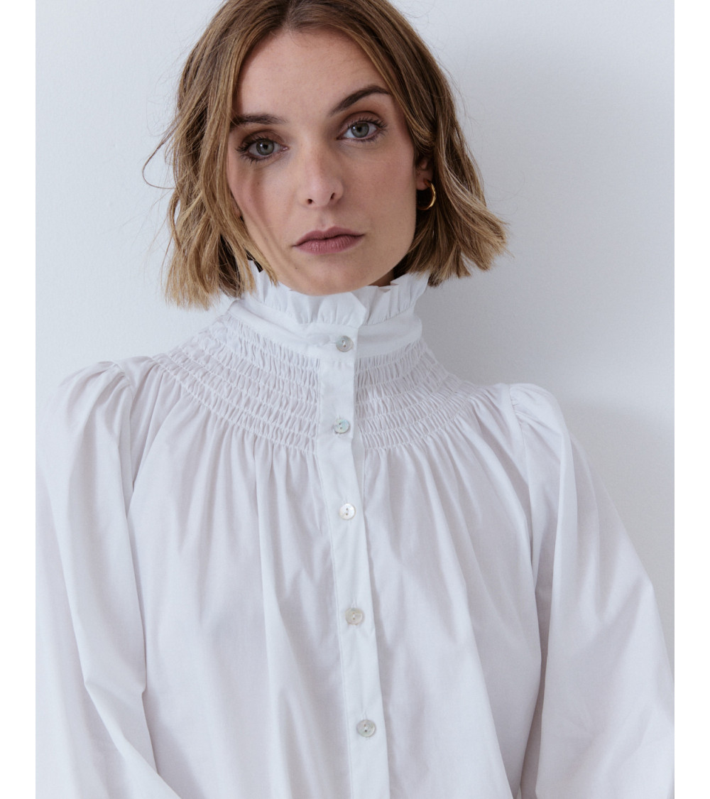 CAMISA CUELLO ALTO FRUNCIDO Y VOLANTES | MULAYA