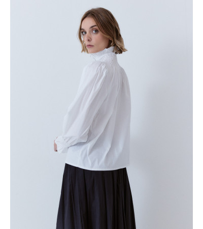 CAMISA CUELLO ALTO FRUNCIDO Y VOLANTES | MULAYA