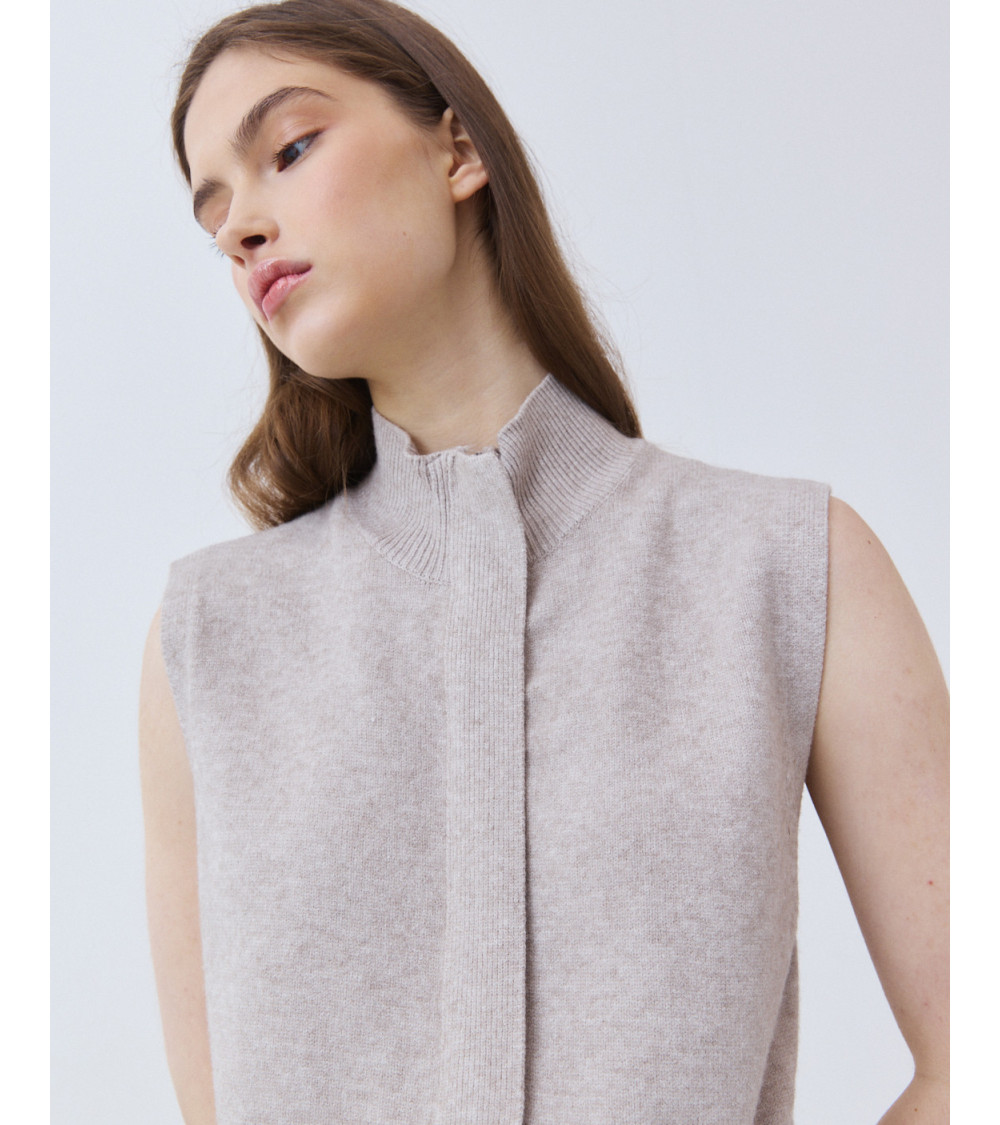 CHALECO PUNTO CUELLO ALTO CREMALLERA | MULAYA
