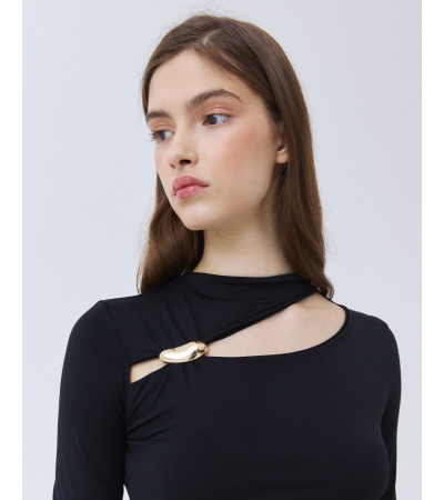 TOP AJUSTADO ESCOTE BROCHE | MULAYA