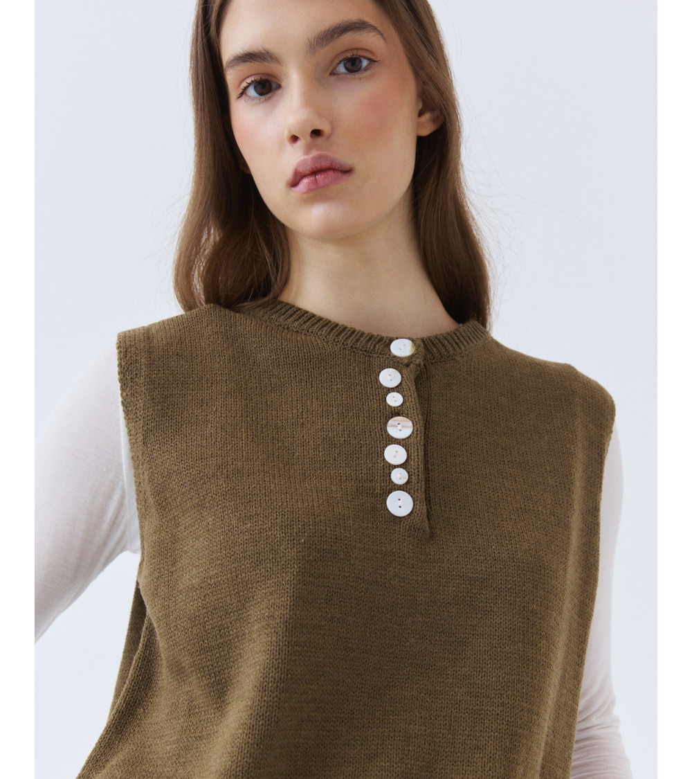 Chaleco Punto Botones Desiguales y Cuello Redondo | MULAYA