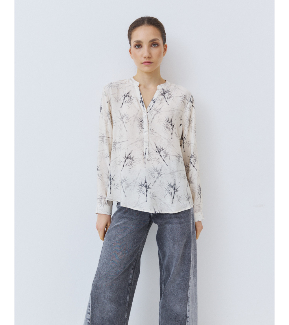 BLUSA CUELLO V ESTAMPADA CON BOTONES | MULAYA