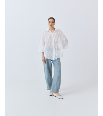 CAMISA CON BORDADOS Y DETALLE DE ENCAJE | MULAYA