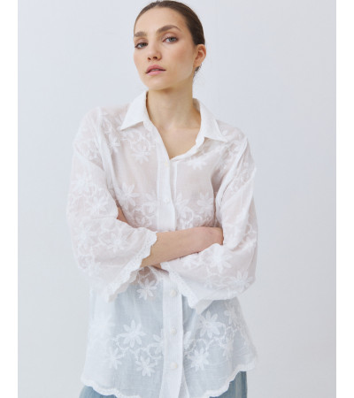 CAMISA CON BORDADOS Y DETALLE DE ENCAJE | MULAYA