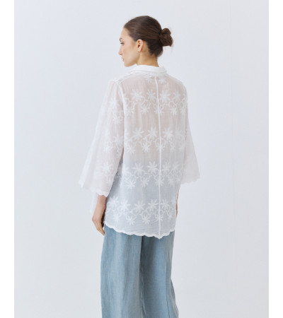 CAMISA CON BORDADOS Y DETALLE DE ENCAJE | MULAYA