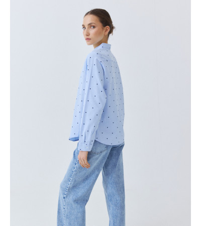 CAMISA CON CORAZONES BORDADOS Y CUELLO SOLAPA | MULAYA