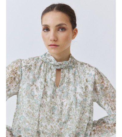 BLUSA CROP ESTAMPADA CON CUELLO ALTO | MULAYA