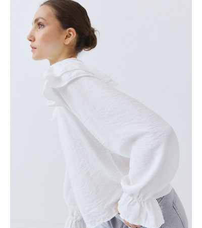 BLUSA CON VOLANTES EN HOMBROS Y PUÑOS | MULAYA