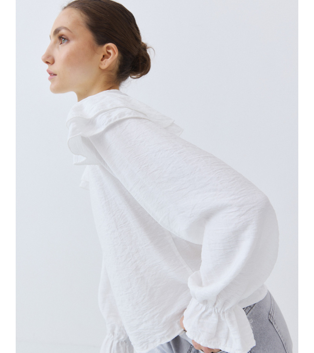 BLUSA CON VOLANTES EN HOMBROS Y PUÑOS | MULAYA