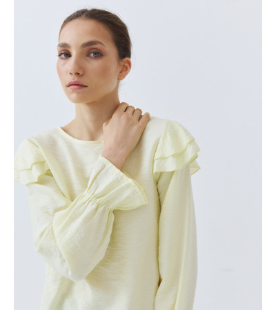 BLUSA CON VOLANTES EN HOMBROS Y PUÑOS | MULAYA